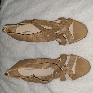 Avanue Size 11 W Faux Leather Tan Perferated Strappy Design Heeled Sandals